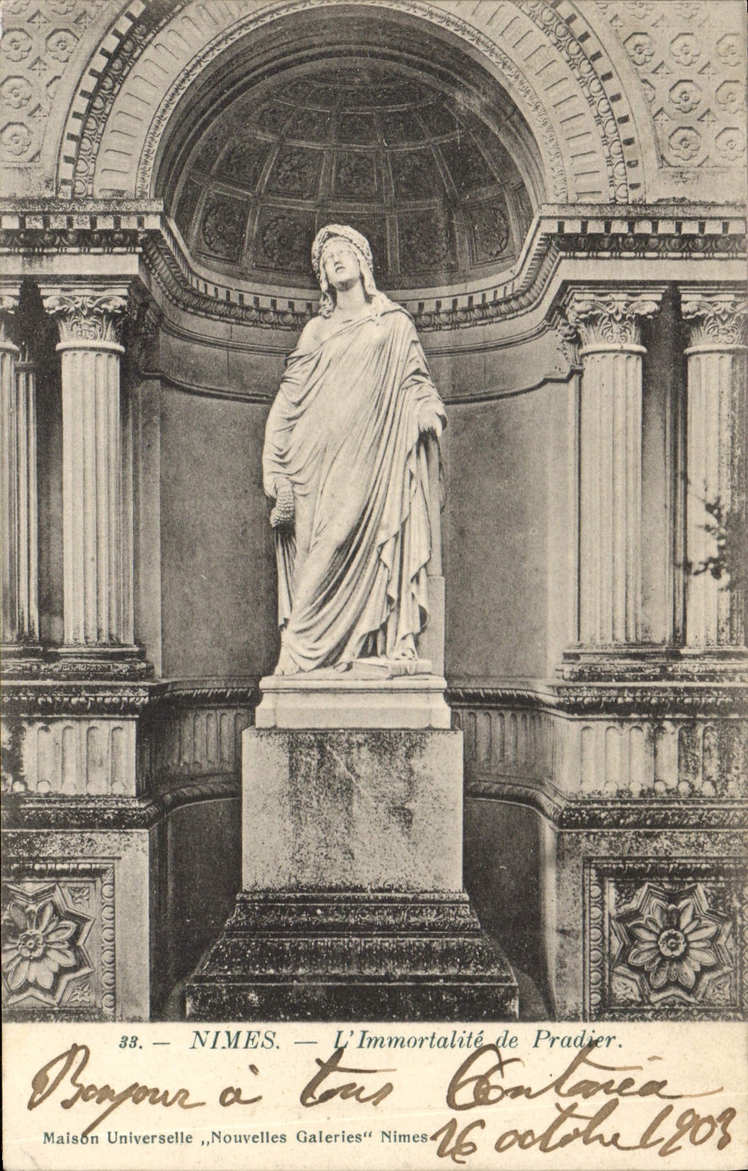 CPA Nimes l'Immortalite maison universelle nouvelles galeries Nimes