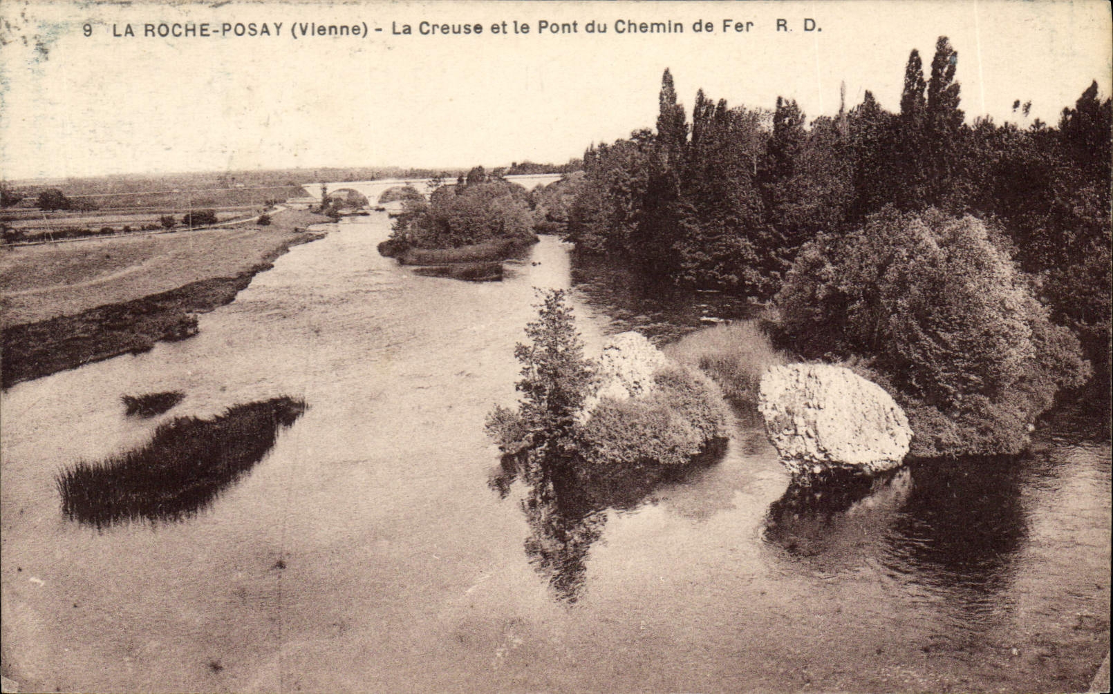 CPA La Roche Posay Vienne la Creuse et le pont du Chemin de Fer