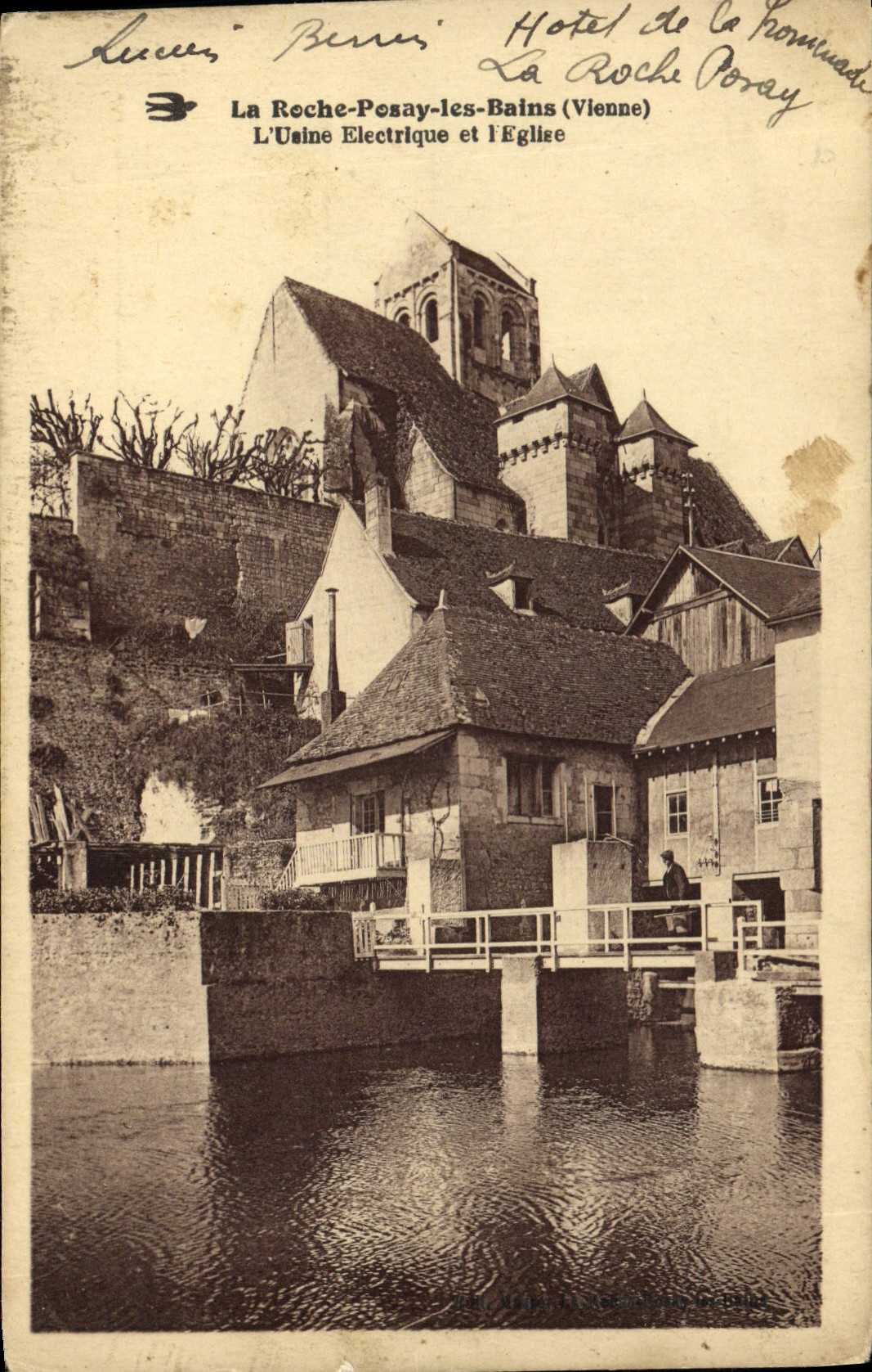 CPA La Roche Posay Les Bains Vienne l'Usine Electrique et l'Eglise