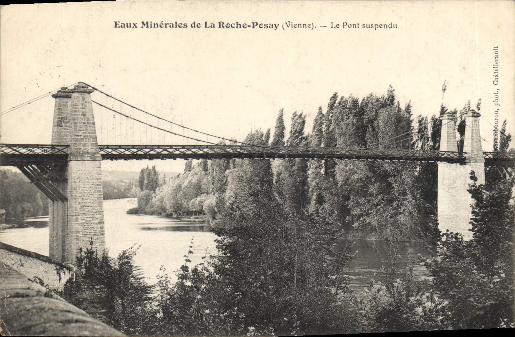 CPA Eaux Minerales de la Roche Pesay Vienne le pont suspendu 