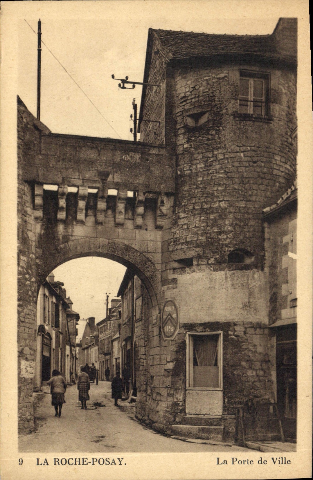 CPA La Roche Posay la porte de ville