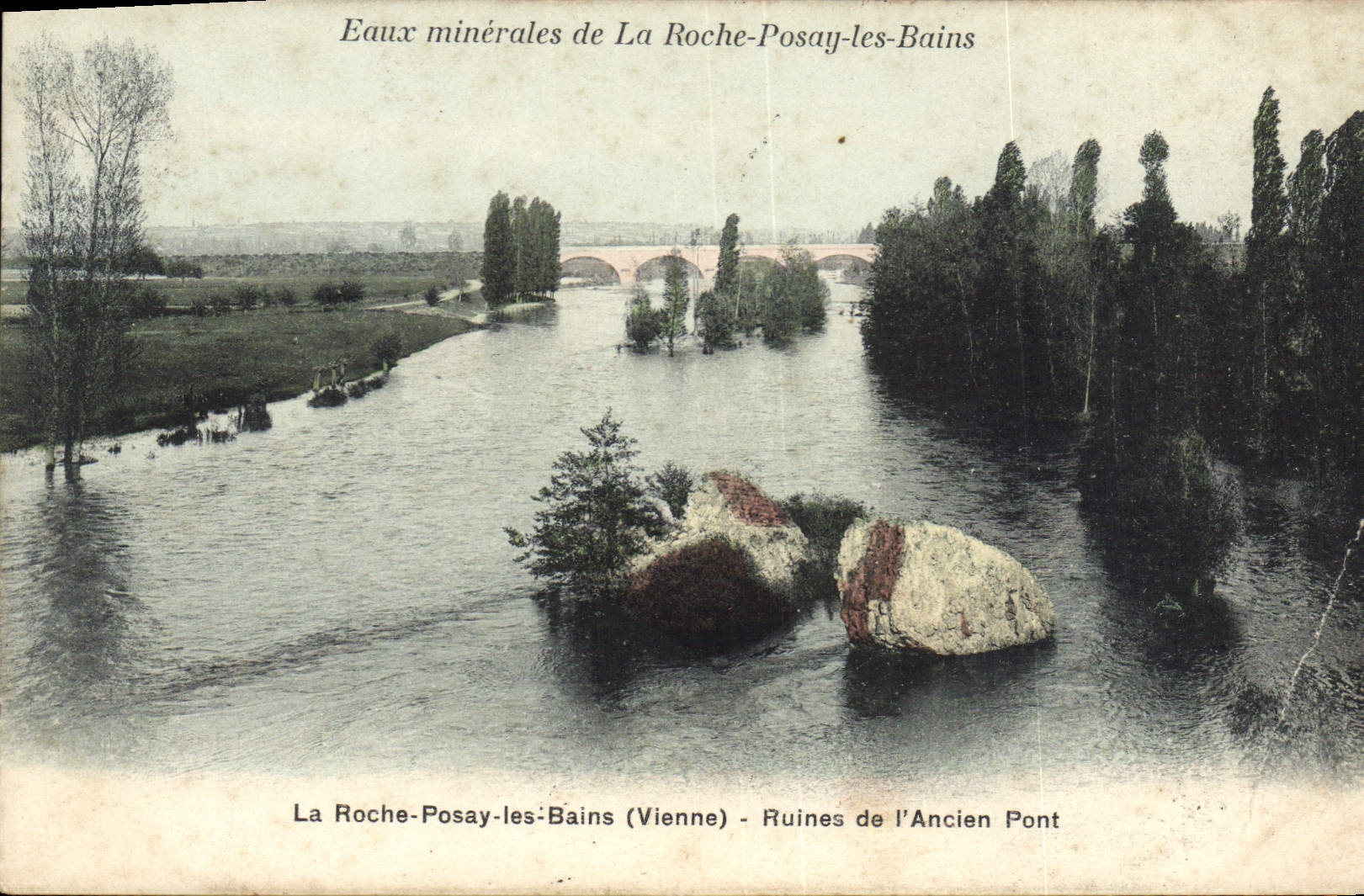 CPA Eaux minerales de la Roche Posay les Bains Ruines de l'ancien pont