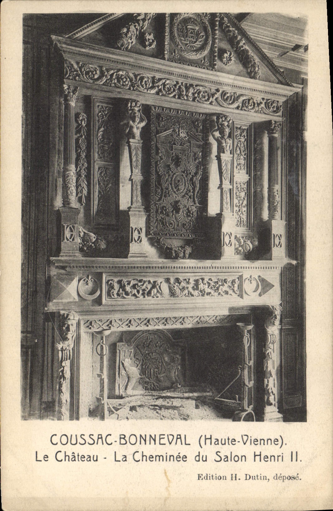 CPA Coussac Bonneval Hte Vienne Le Chateau La Cheminee du Salon Henri II 