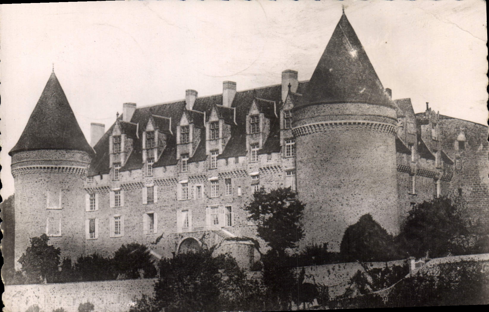 CPA Rochechouart Hte Vienne Le Chateau 
