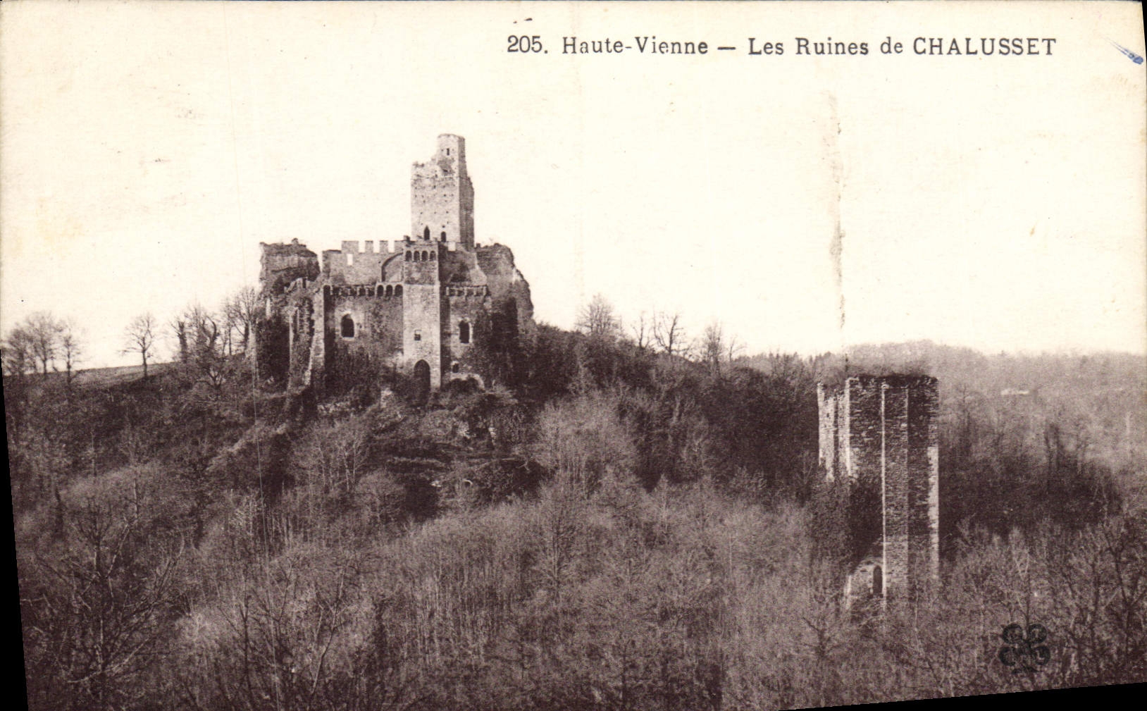 CPA Hte Vienne Les Ruines de Chalusset