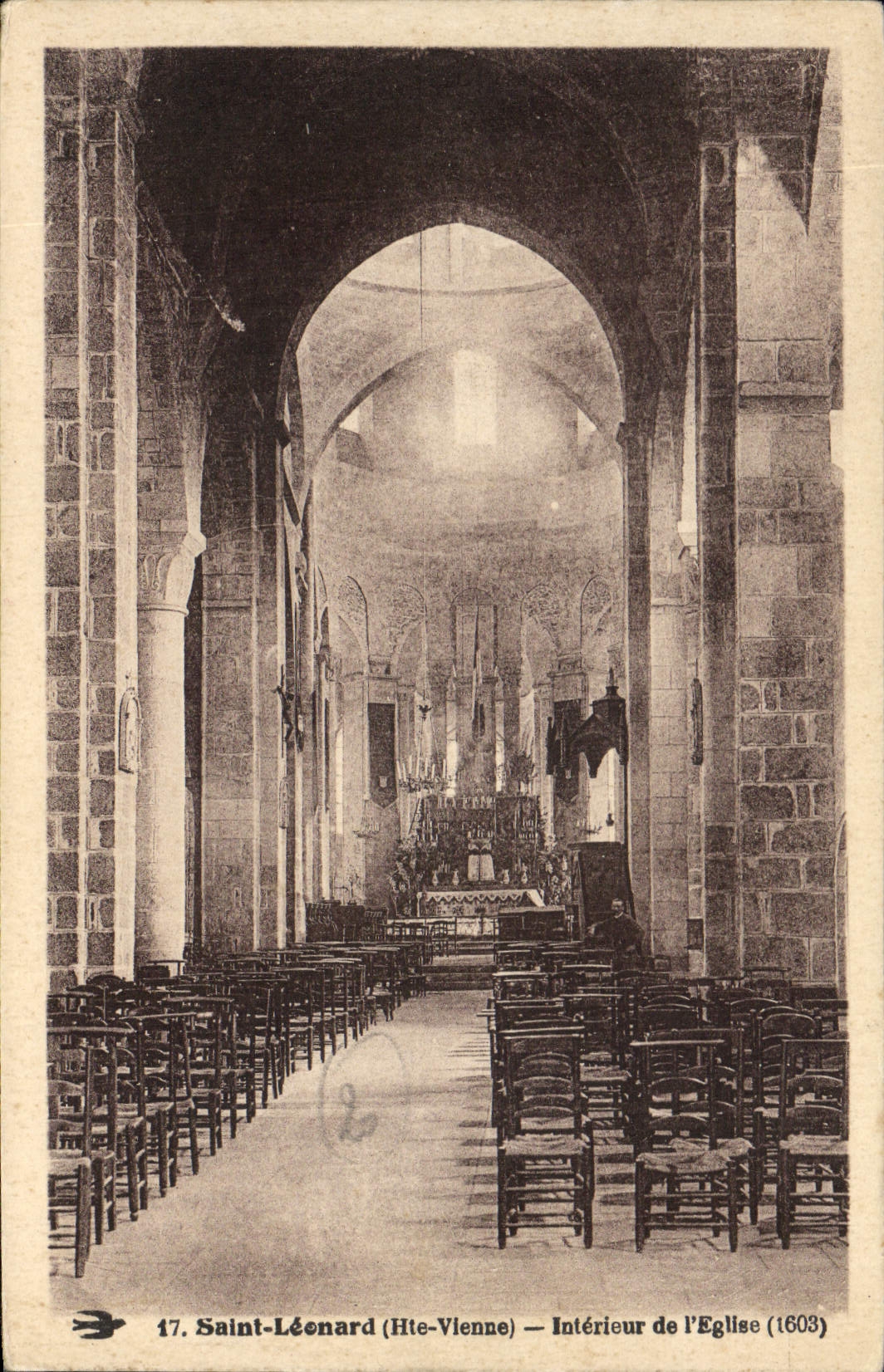 CPA St Leonard Hte Vienne Interieur de l'Eglise 