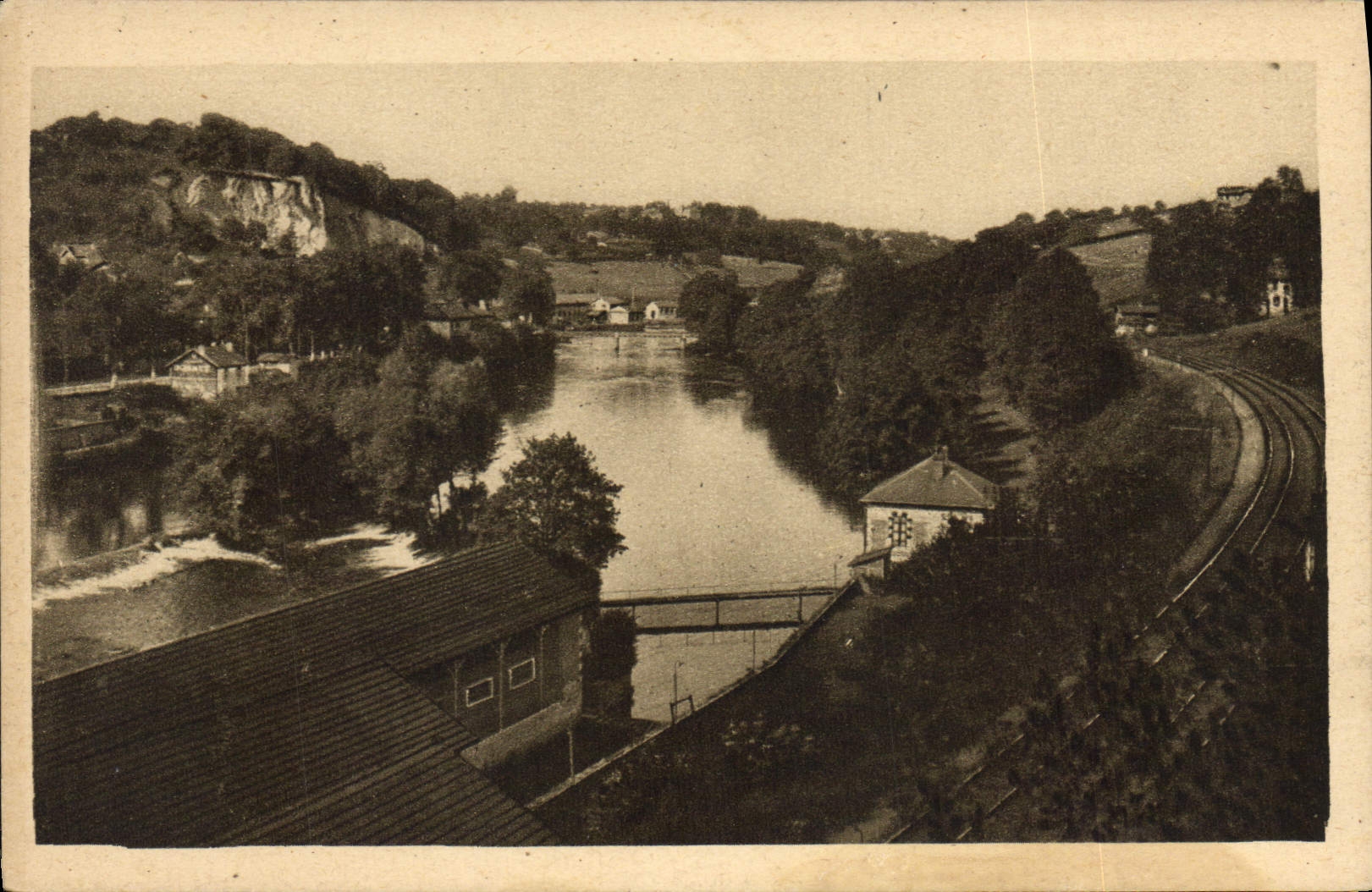 CPA Environs de Limoges Les bords de la Vienne 