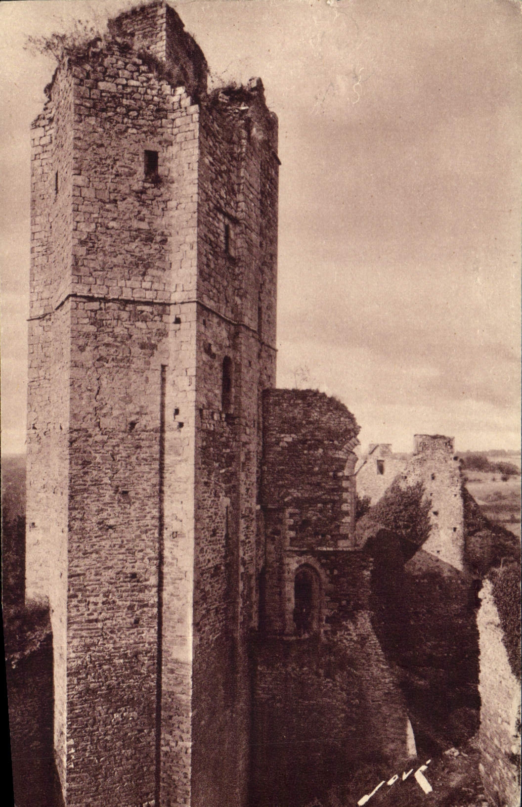 CPA Environs de Limoges Hte Vienne Ruines de Chalusset La Grande Tour 