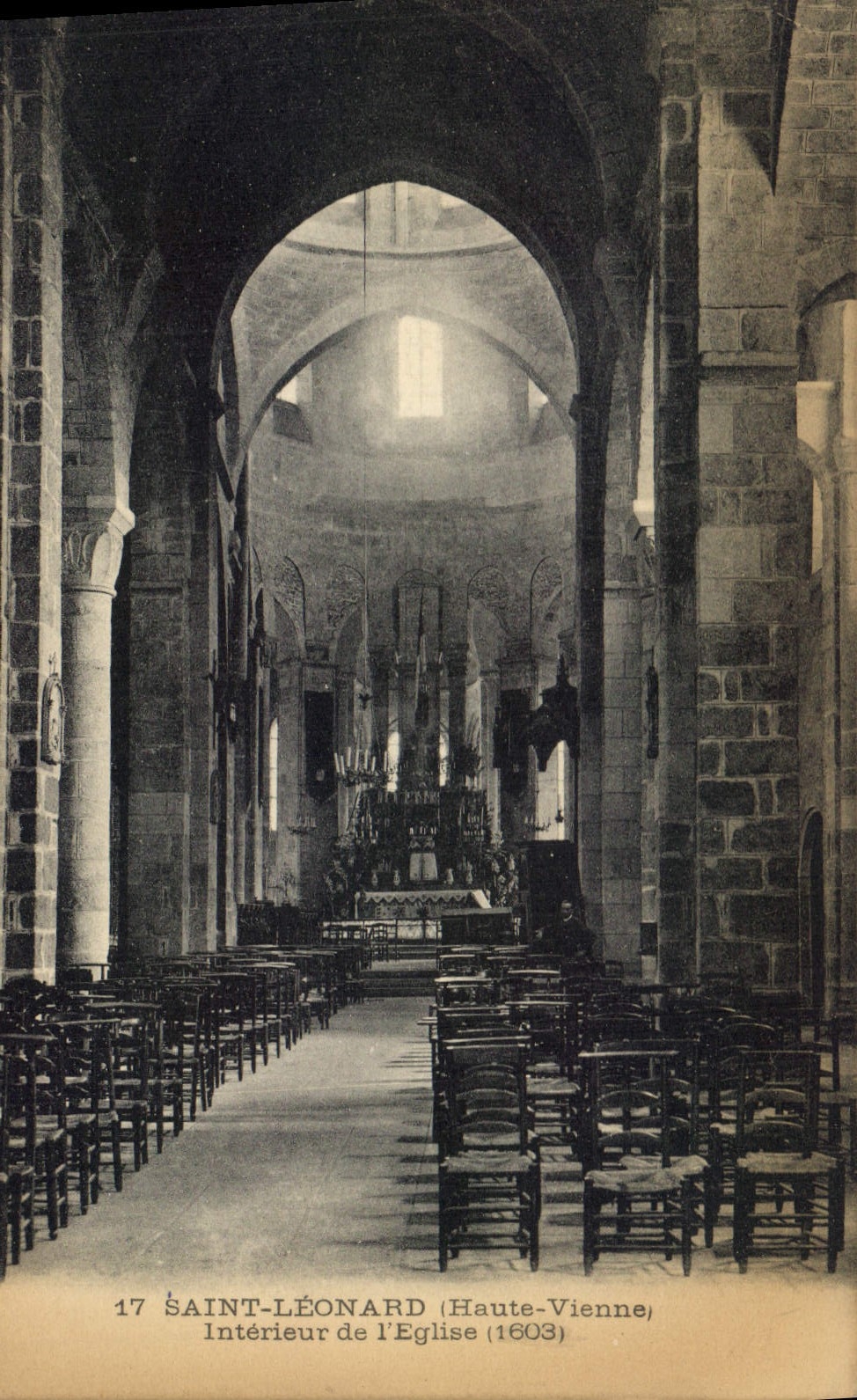 CPA St Leonard Hte Vienne Interieur de l'Eglise 