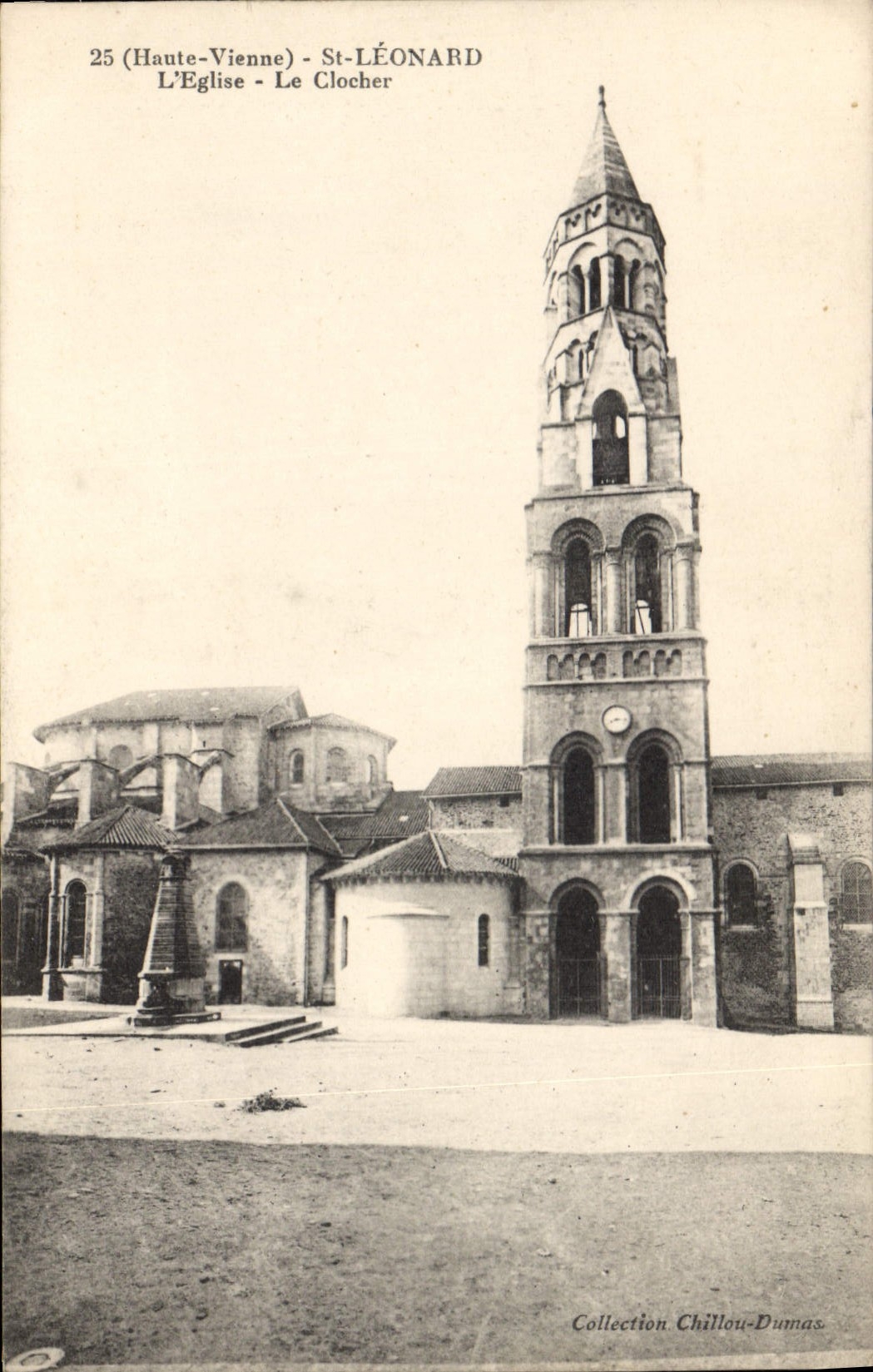 CPA St Leonard Hte Vienne L'Eglise Le Clocher 