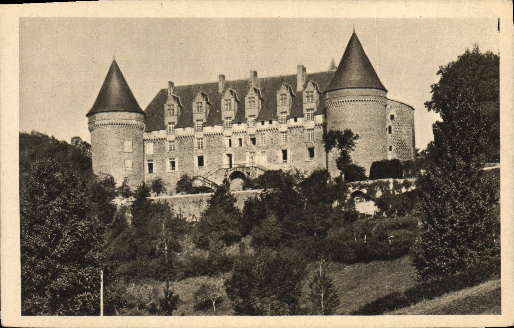 CPA Rochechouart Hte Vienne Le Chateau 
