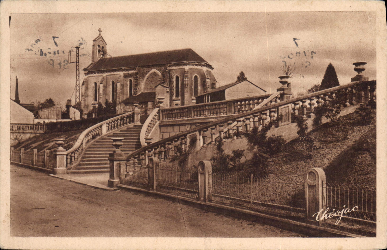 CPA Chateauneuf la Foret Hte Vienne L'Eglise 