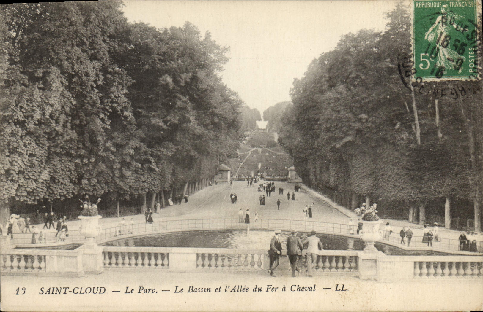 CPA Saint Cloud Le Parc Le Bassin et l'Ellee du Fer a Cheval