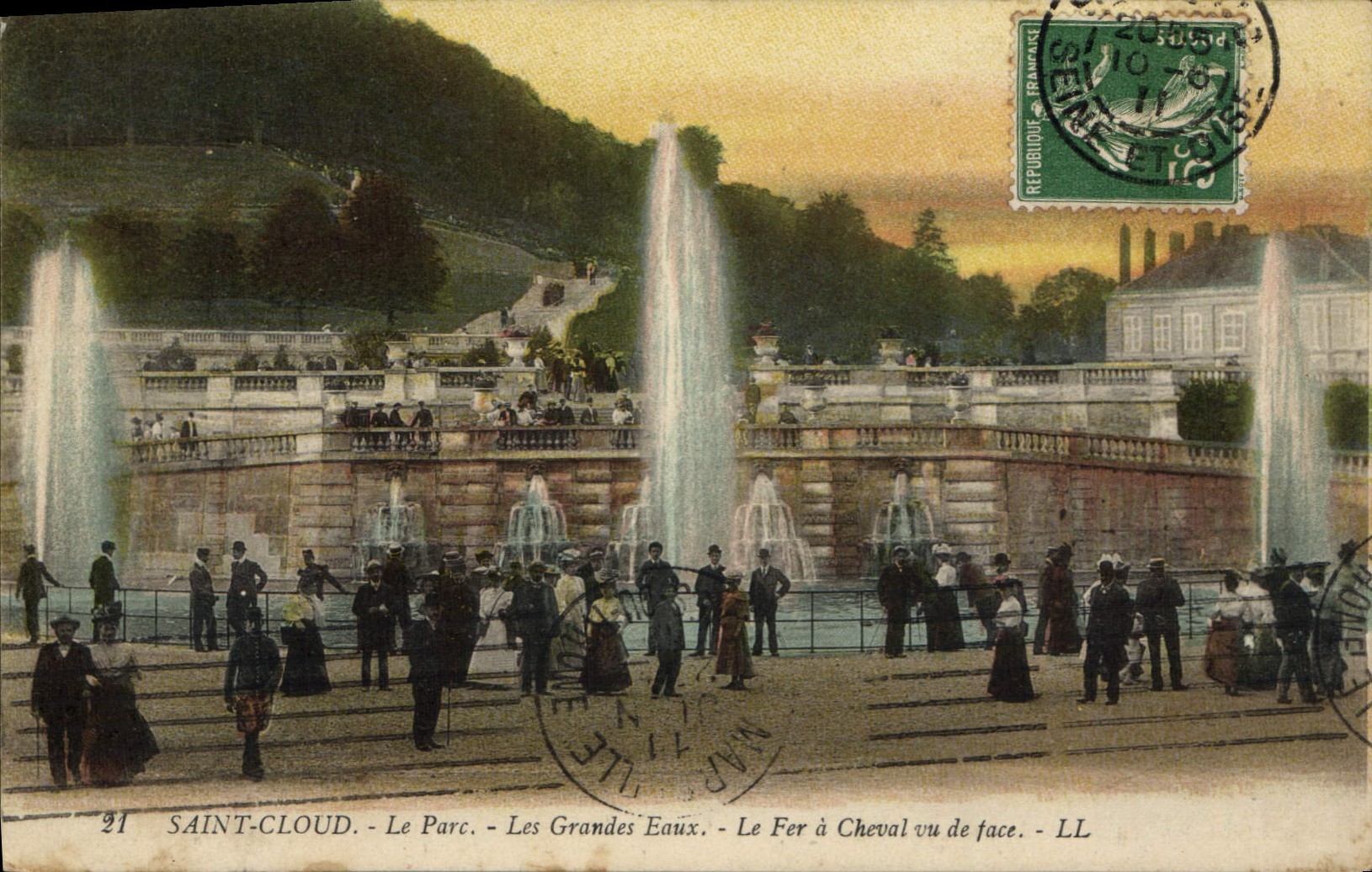 CPA Saint Cloud Le Parc Les Grandes Eaux Le Fer a Cheval vue de face
