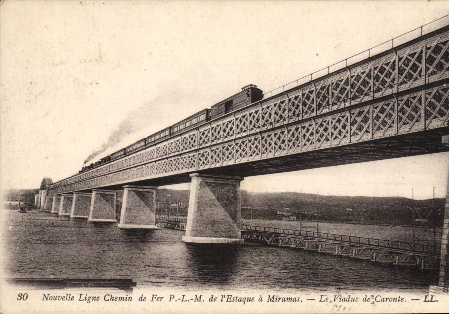 CPA Nouvelle Ligne Chemin de Fer de l'Estaque a Miramas Le Viaduc de Caronte Train