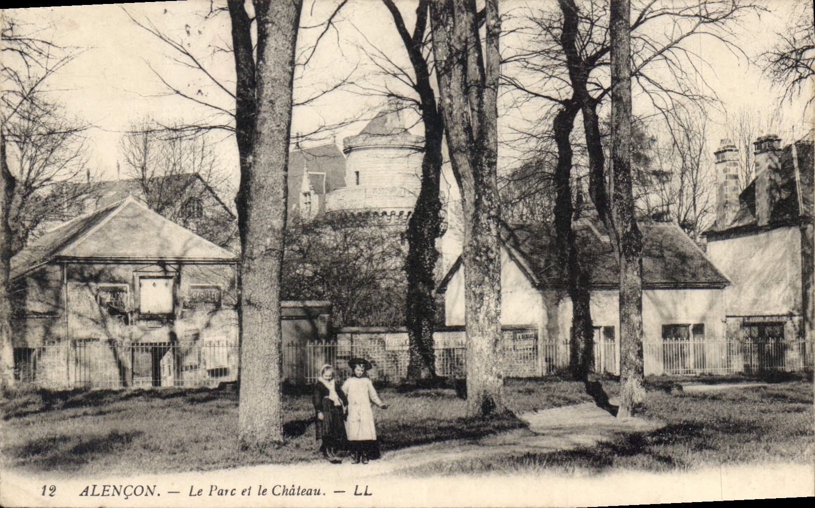 CPA Alencon Le Parc et le Chateau 