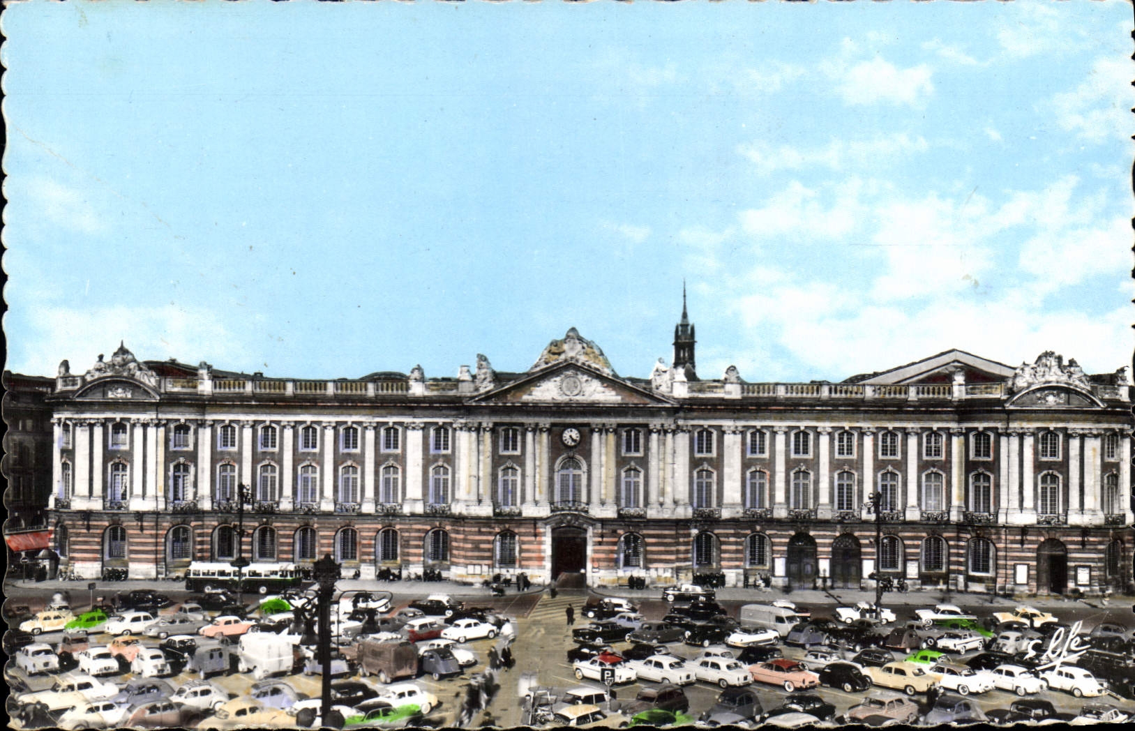 CPA Toulouse La Ville Rose Place et Facade du Capitole Hotel de Ville
