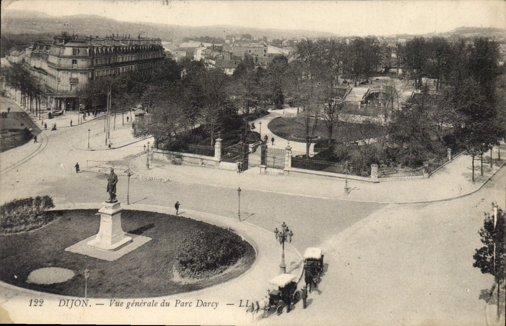 CPA Dijon Vue generale du Parc Darcy 