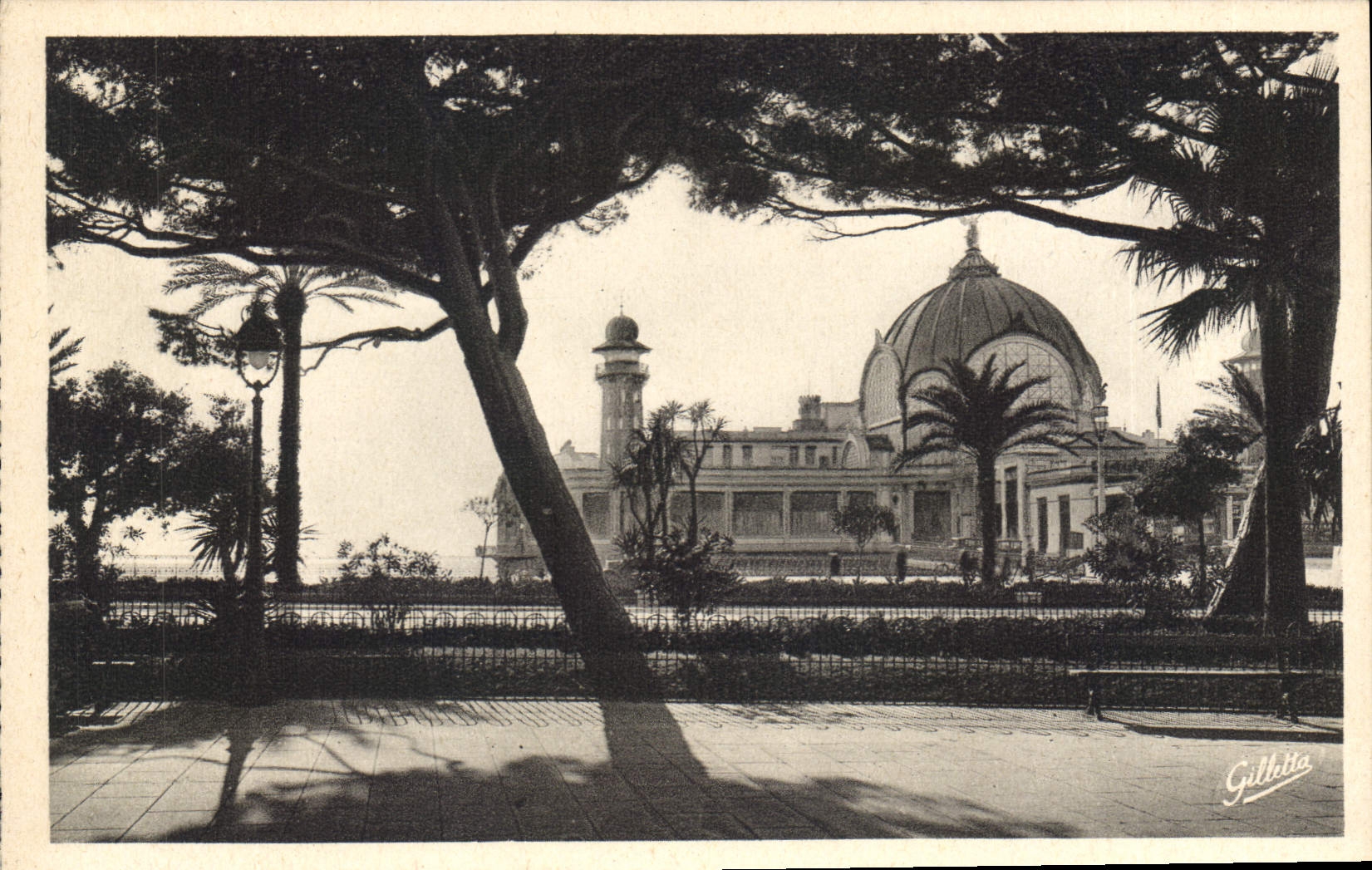 CPA Cote d'Azur Artistique Nice La Jetee Promenade entre les Pins