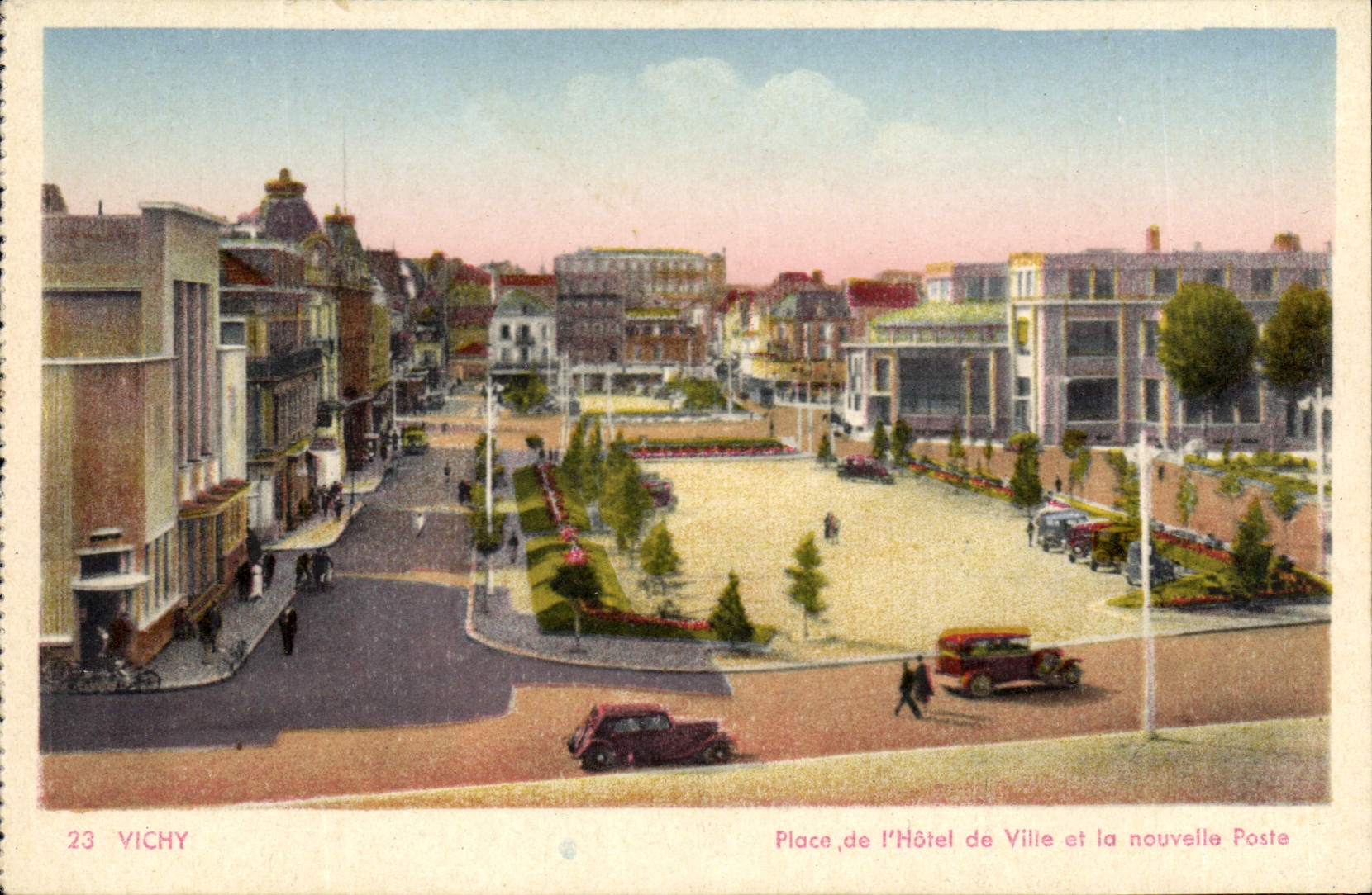 CPA Vichy Place de l'Hotel de Ville et la nouvelle Poste 