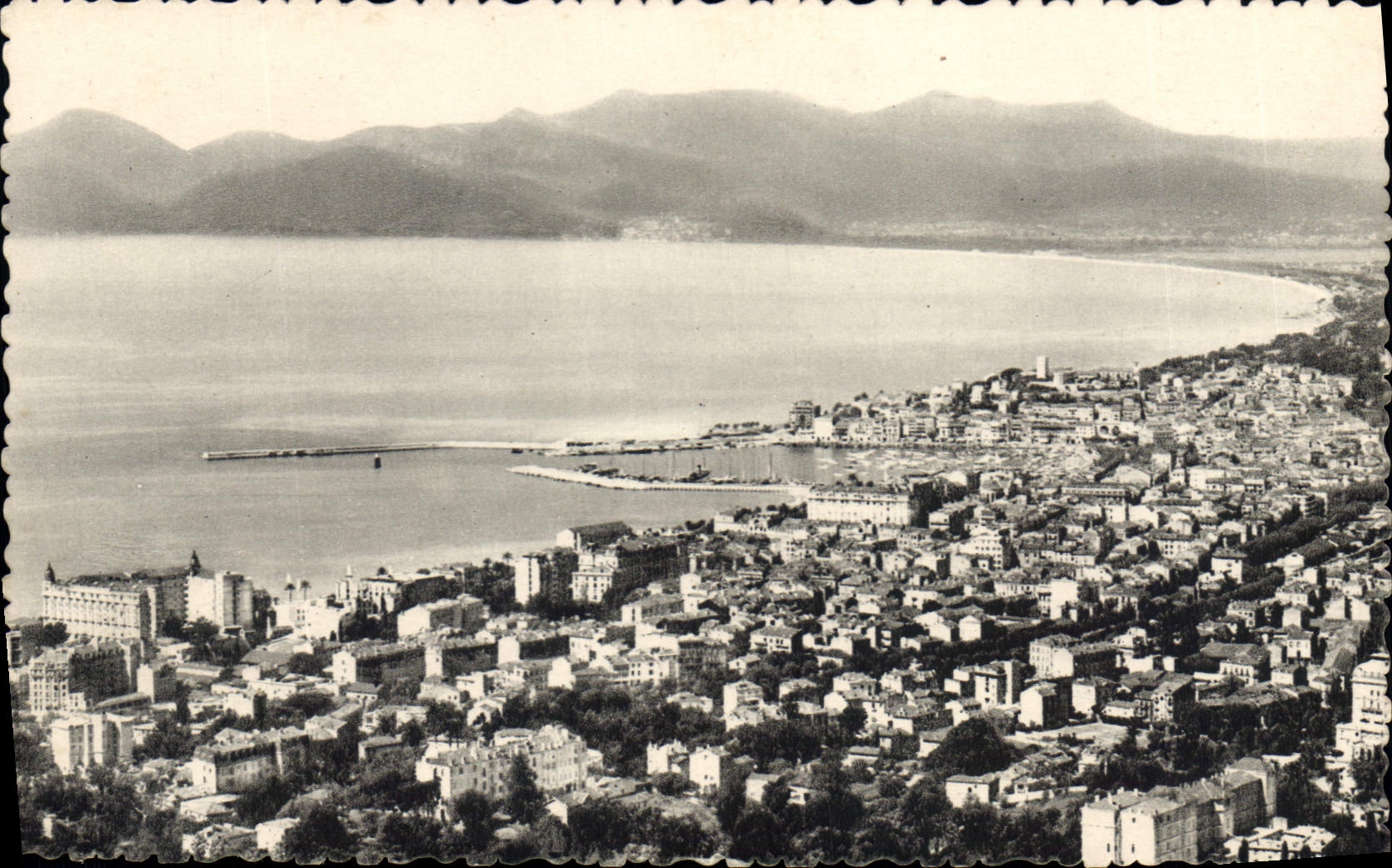 CPA Cannes Vue generale prise de Super Cannes