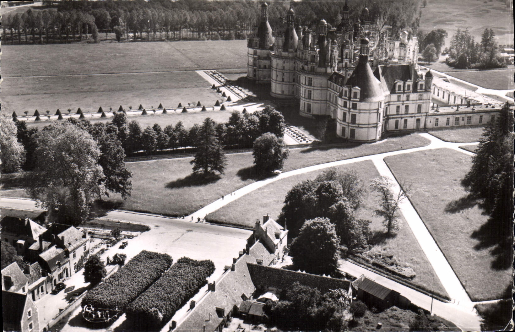 CPA Chambord L et Ch Vue aerienne Le Chateau la Place et l'Hotel St Michel