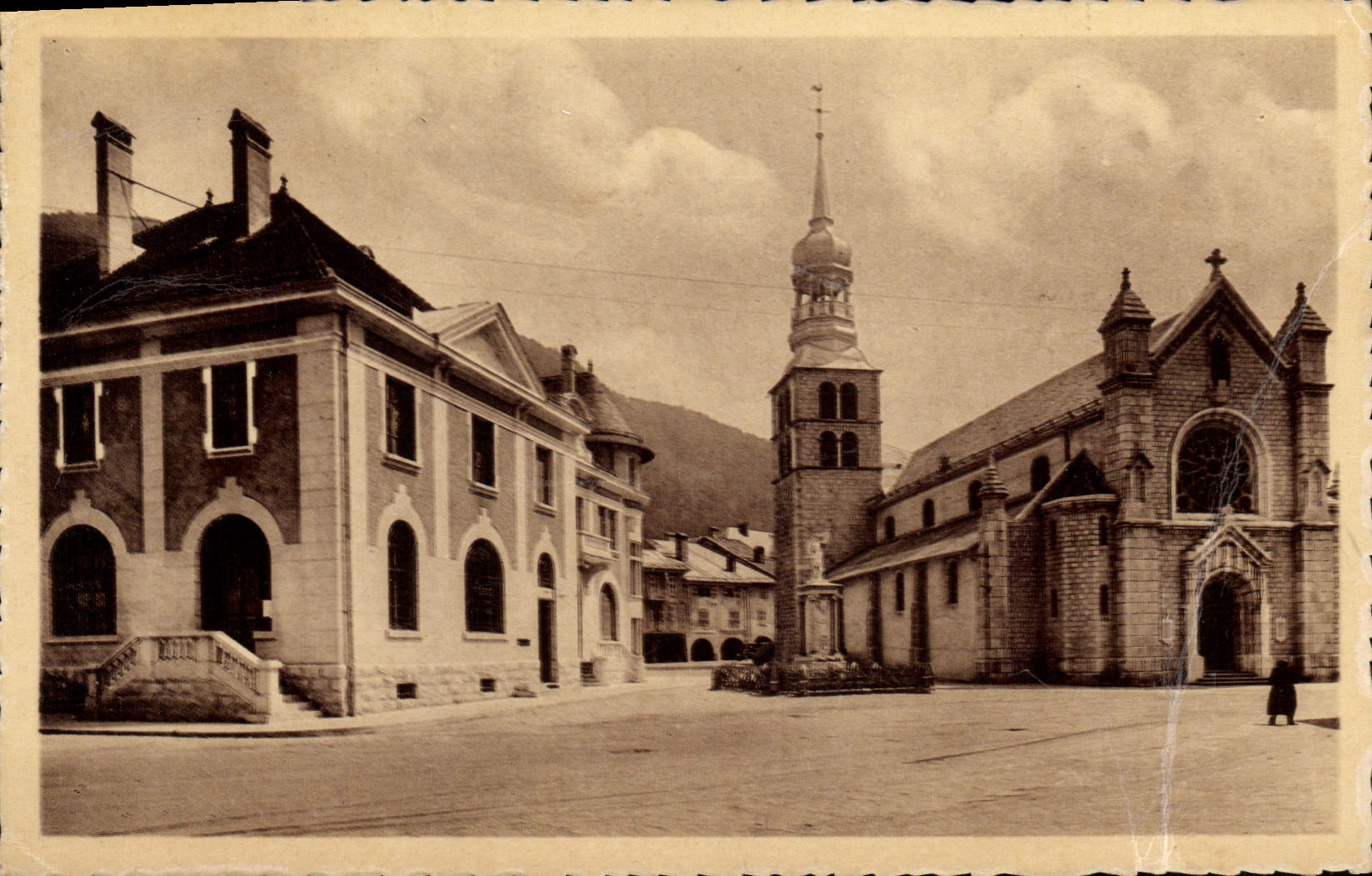 CPA Thones L'Eglise et la Poste 