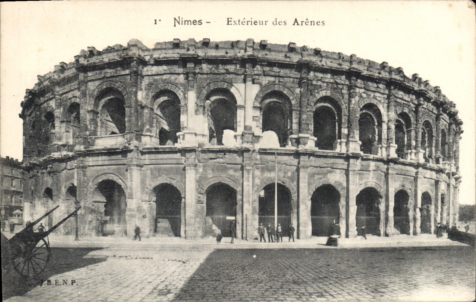 CPA Nimes Exterieur des Arenes 