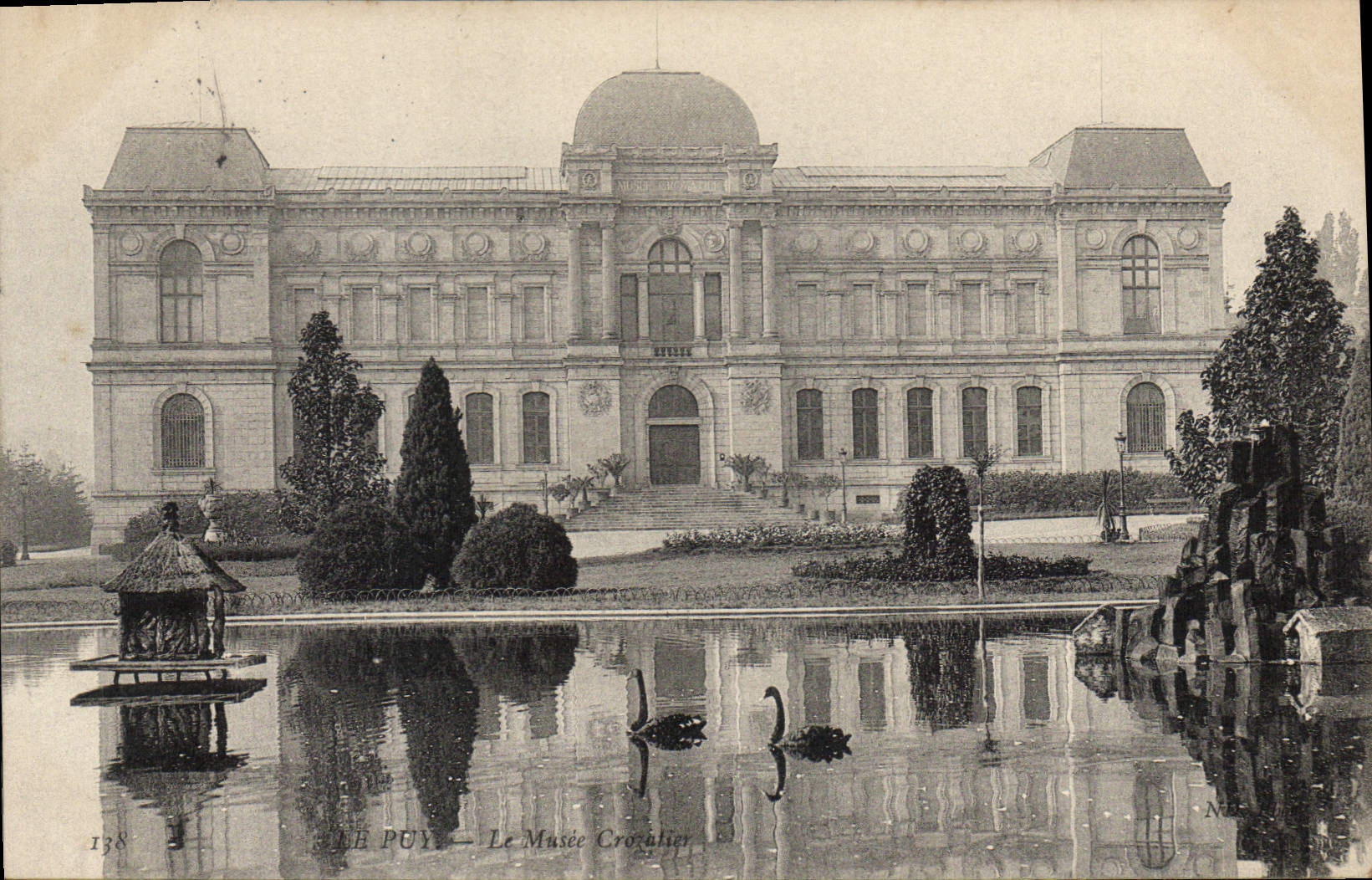 CPA Le Puy Le Musee Crozatier 