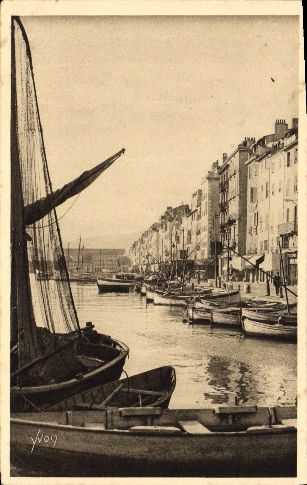 CPA Toulon Var Un coin du Port Bateaux