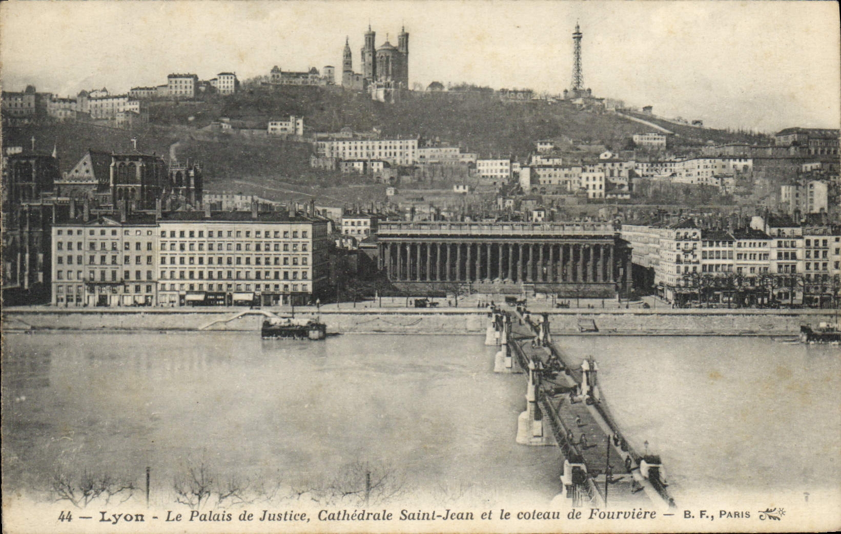 CPA Lyon Le Palais de Justice Cathedrale St Jean 