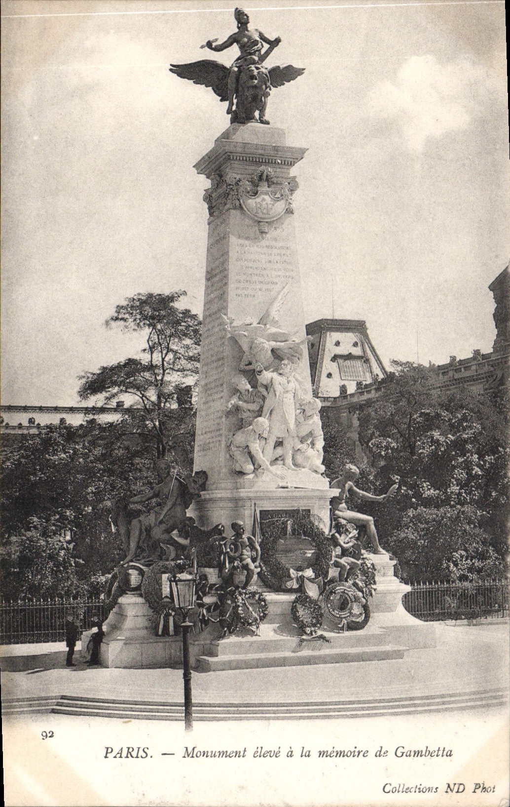 CPA Paris Monument eleve a la memoire de Gambetta