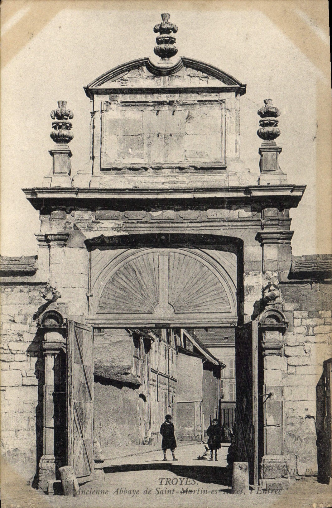 CPA Troyes Ancienne Abbaye de Saint Marlin