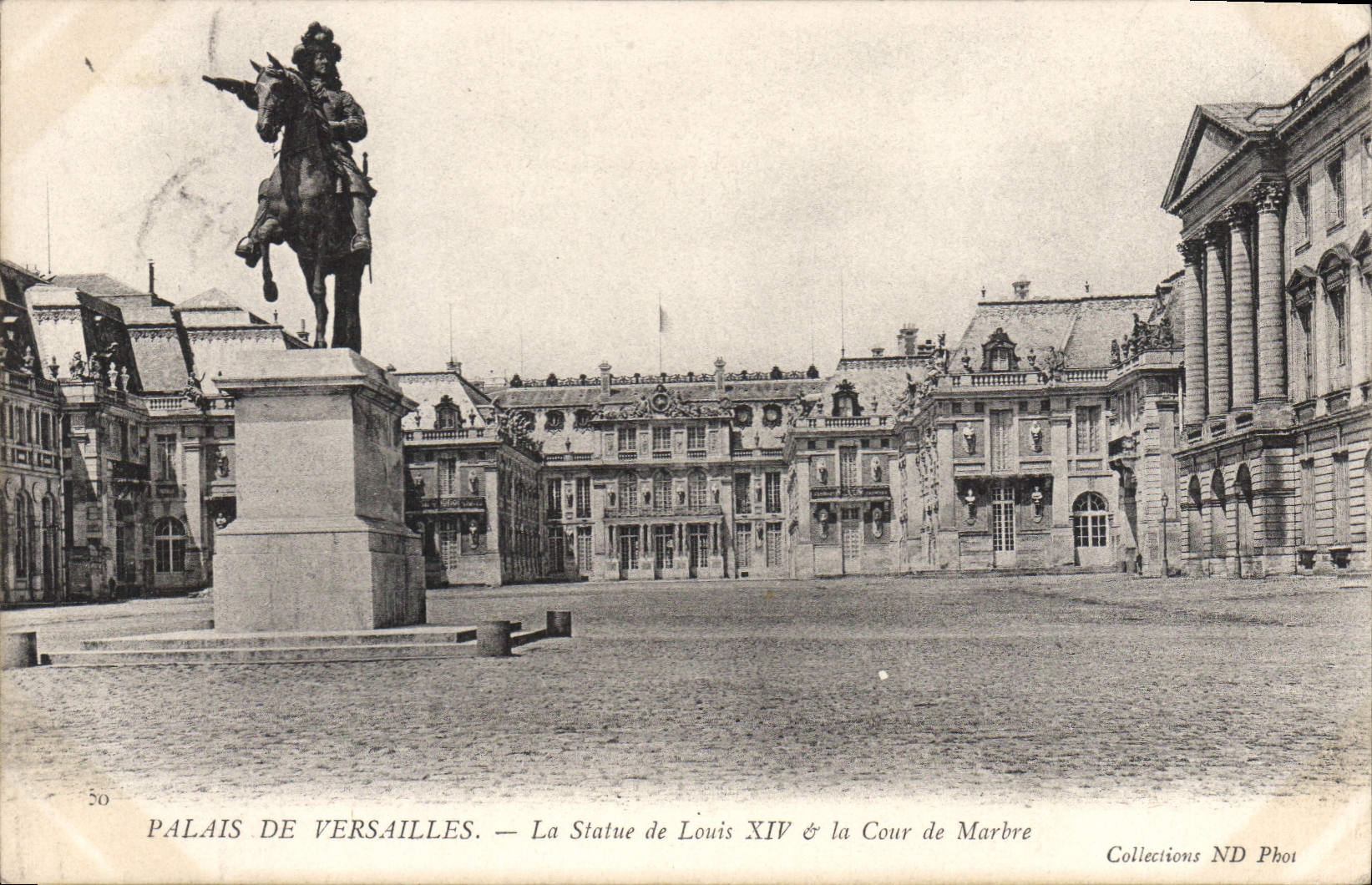 CPA Palais de Versailles La Statue de Louis XIV e la Cour de Marbre 