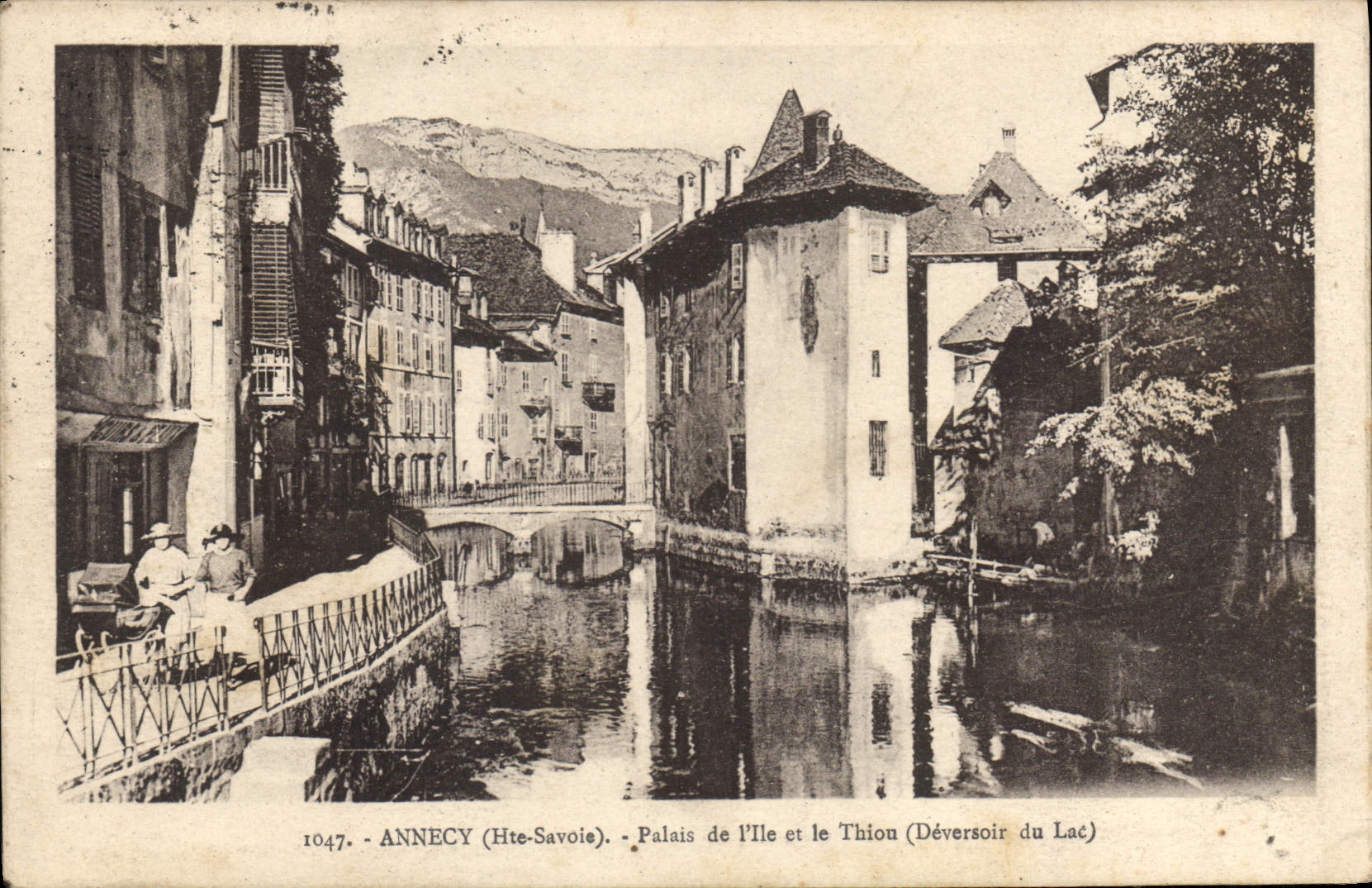 CPA Annecy Hte Savole Palais de l'Ile et le Thiou Deversoir du Lac