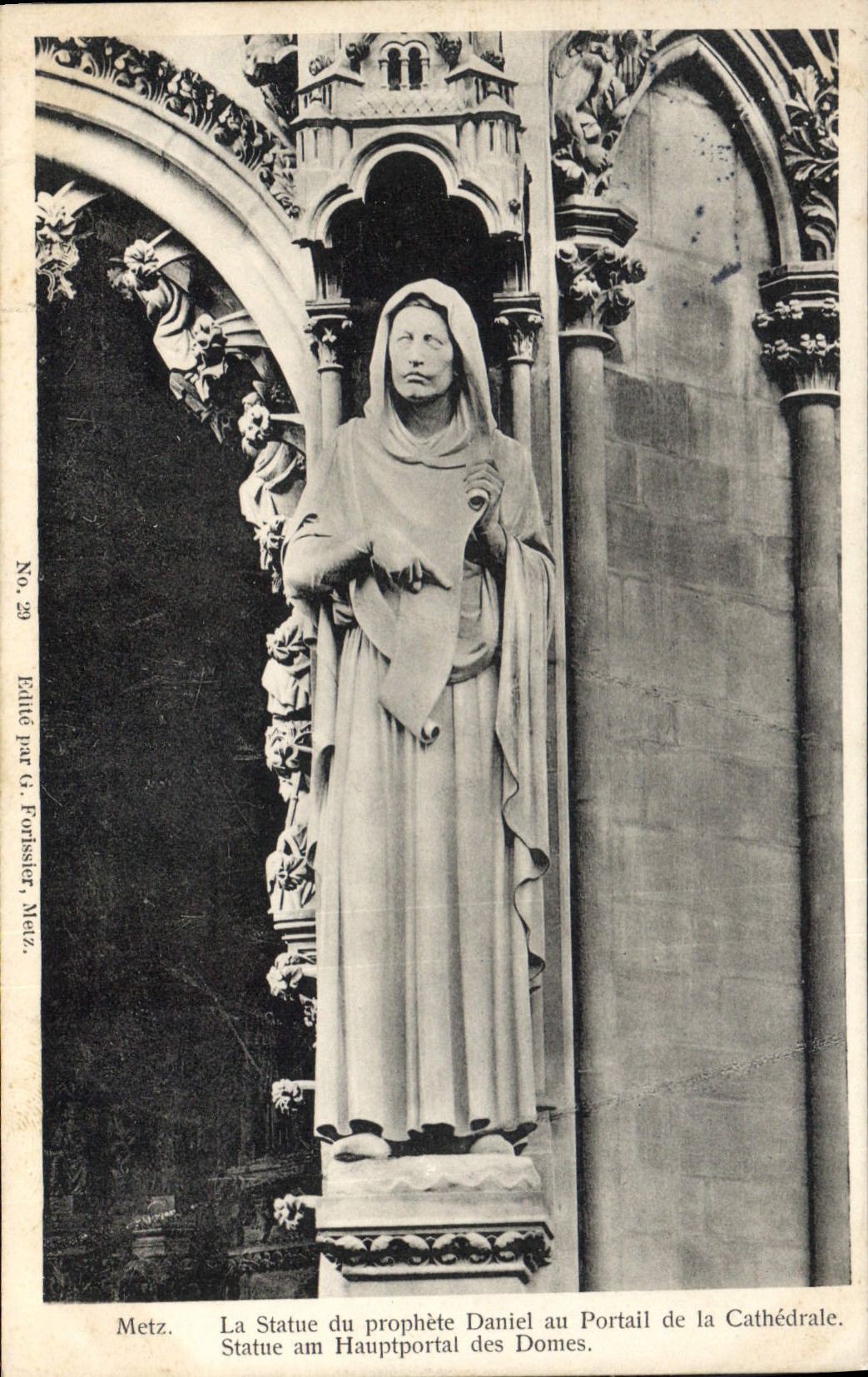 CPA Metx La Statue du prophete Daniel au Portail de la Cathedrale 