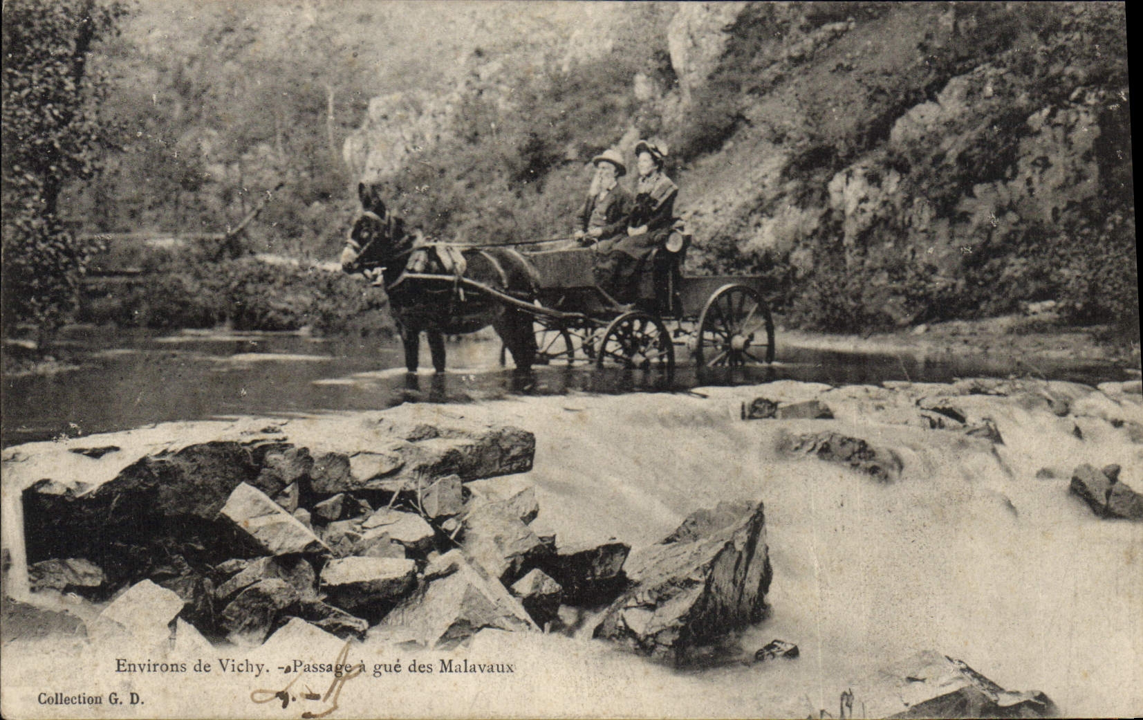 CPA Environs de Vichy Passage gue des Malavaux Ane Mule Caleche