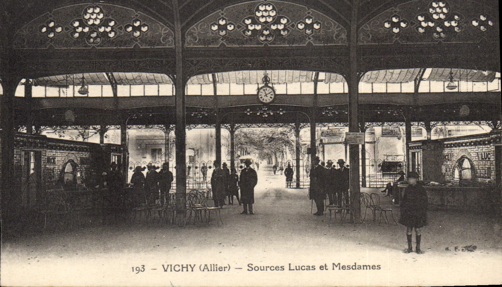 CPA Vichy Allier Sources Lucas et Mesdames 