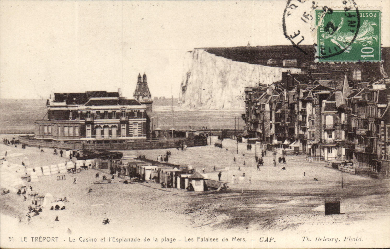 CPA Le Treport Le Casino et l'Esplanade de la plage Le Falaises du Mers 