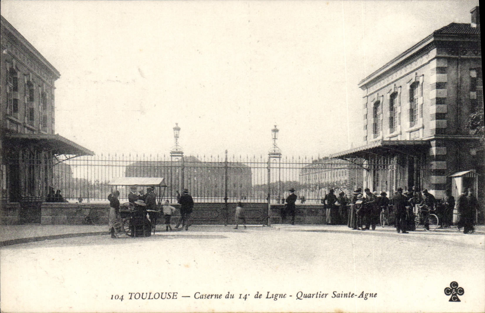 CPA Tolouse Caserne du 14eme Ligne Quartier Sainte Agne Militaria