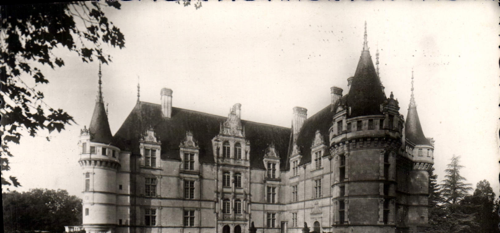 CPA Azay le Rideu I et L Le Chateau National