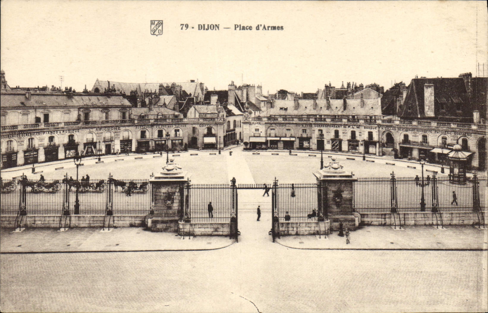 CPA Dijon Place d'Armes 