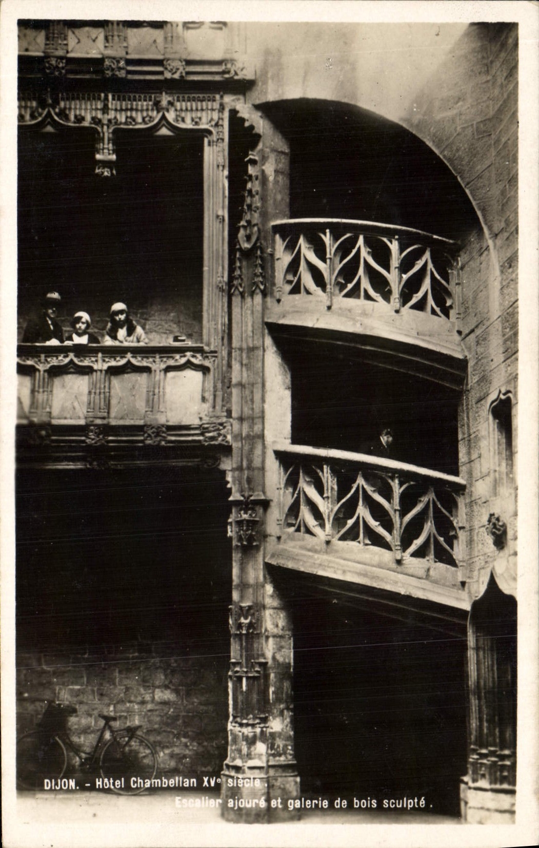 CPA Dijon hotel Chambellan XV siecle escalier ajoure et galerie de bois sculpte 