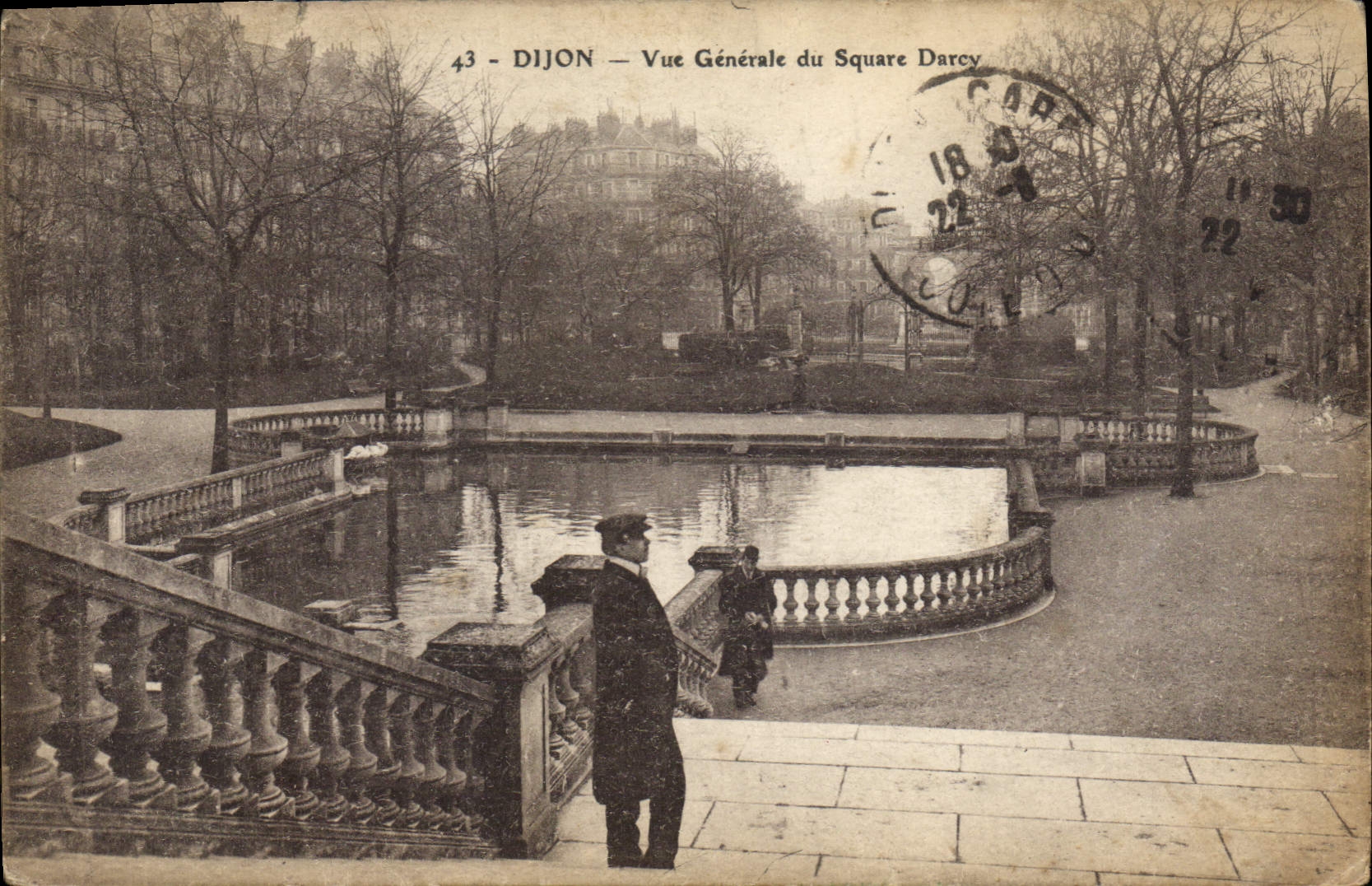 CPA Dijon vue generale du Square Darcy 