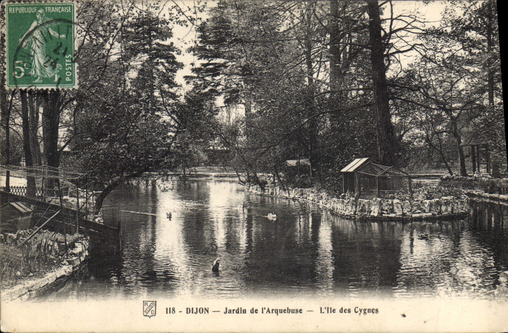 CPA Dijon jardin de l'Arquebuse l'Ille des Cygnes
