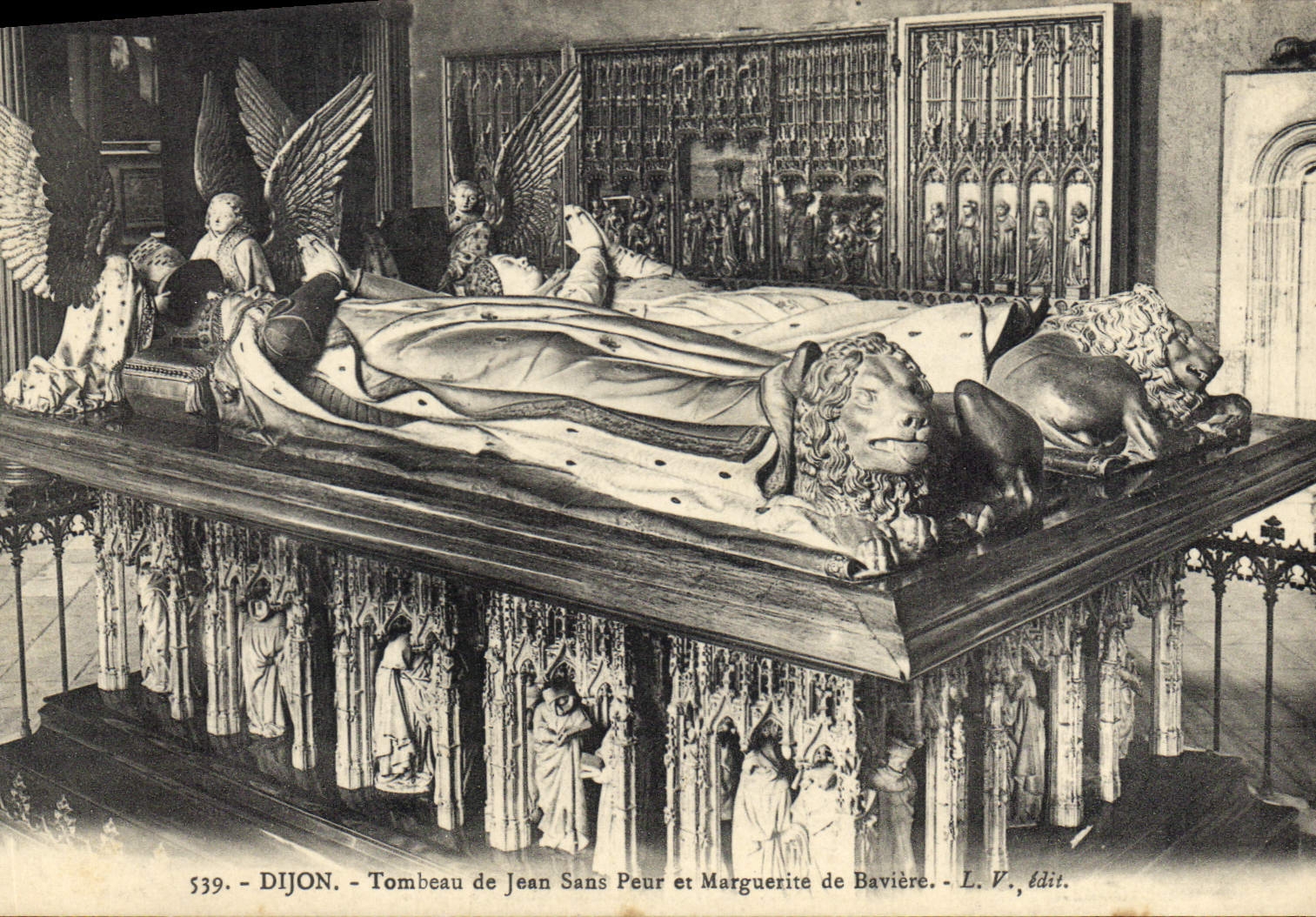 CPA Dijon Tombeau de Jean Sans Peur et Marguerite de Baviere