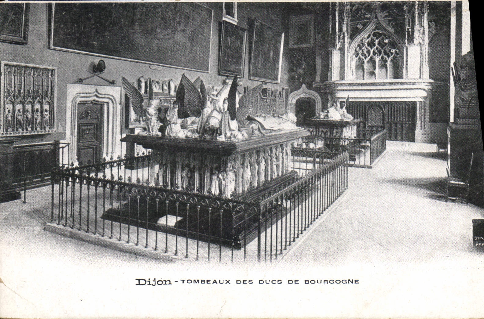 CPA Dijon tombeaux des Ducs de Bourgogne 