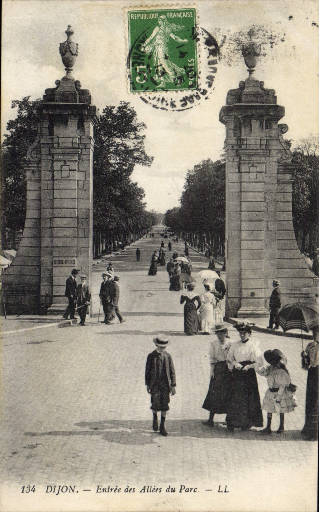 CPA Dijon entree des Allees du parc 
