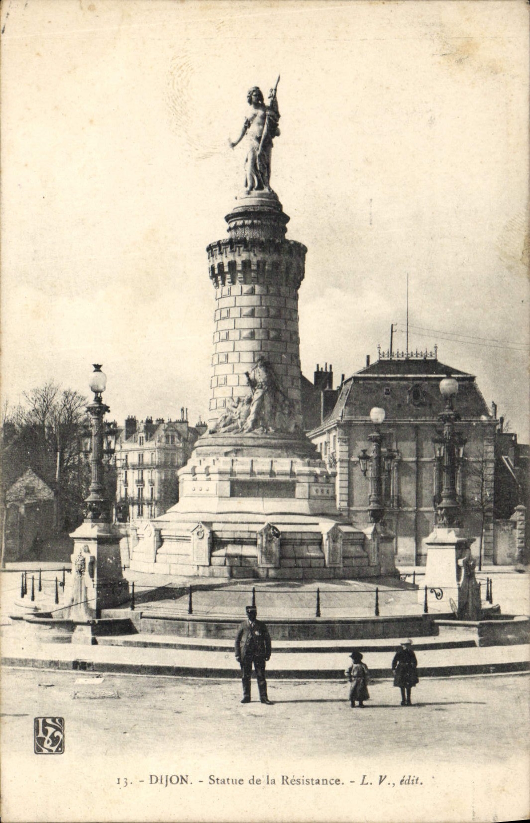 CPA Dijon statue de la Resistance 