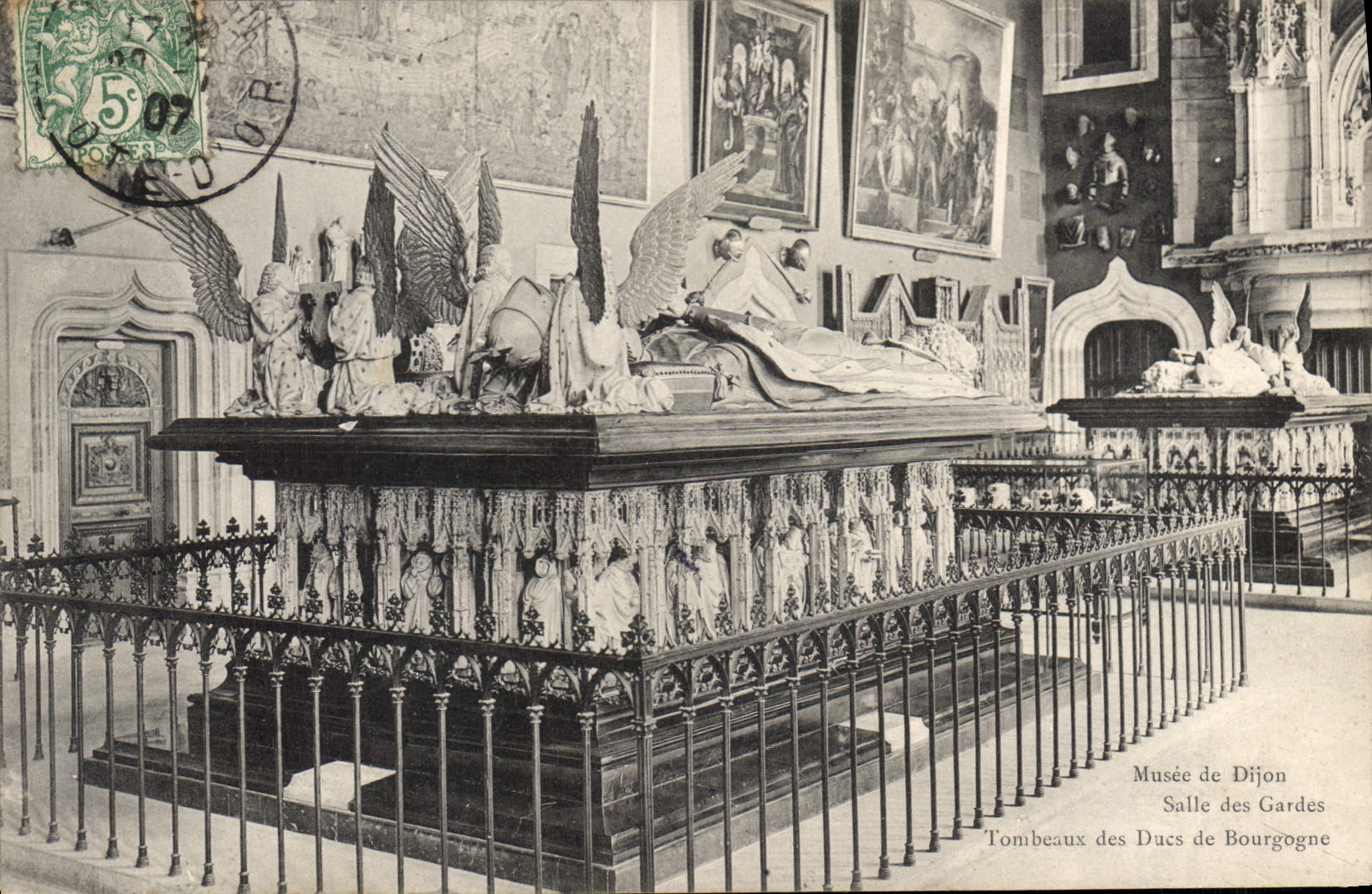 CPA Musee de Dijon salle des Gardes Tombeaux des Dacs de Bourgogne 